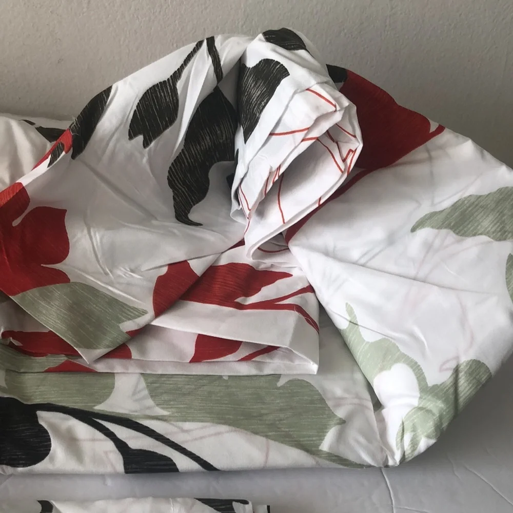 Duvet Cover & 1 Red Scrolling Vine Sham Twin Mini Set Printed Brush Bedding